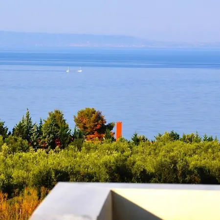 Jason's Sea View Apartament *